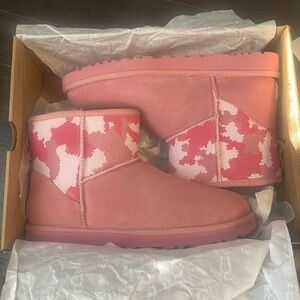 UGG MINI CLASSIC JAGGED CAMO